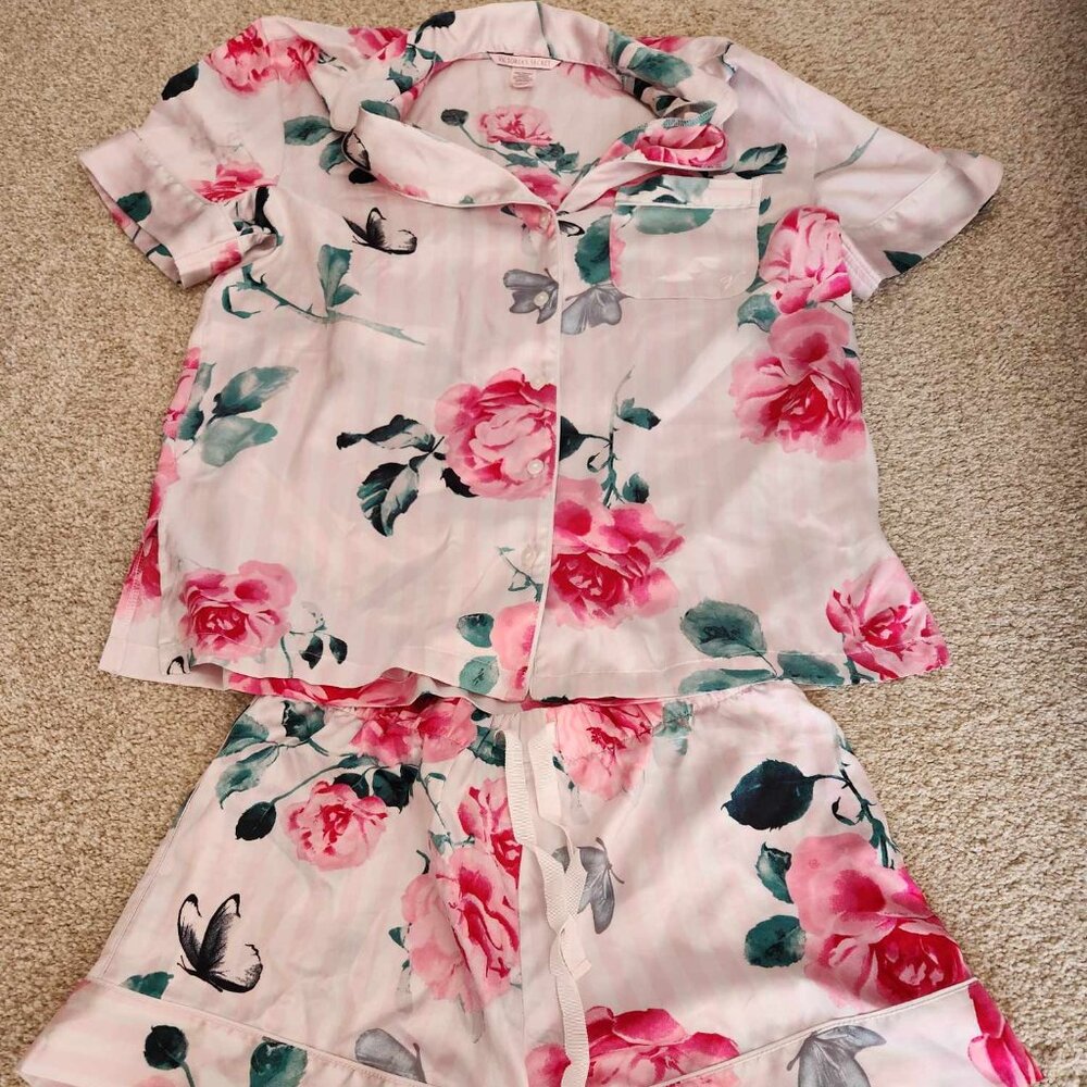 Victoria's Secret Satin Pajamas *ENTIRE CLOSET BUY 1 GET 1 50% OFF*
